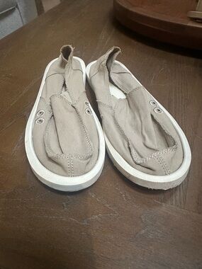 Women’s Sanuk Slip-On Canvas Shoes in Beige